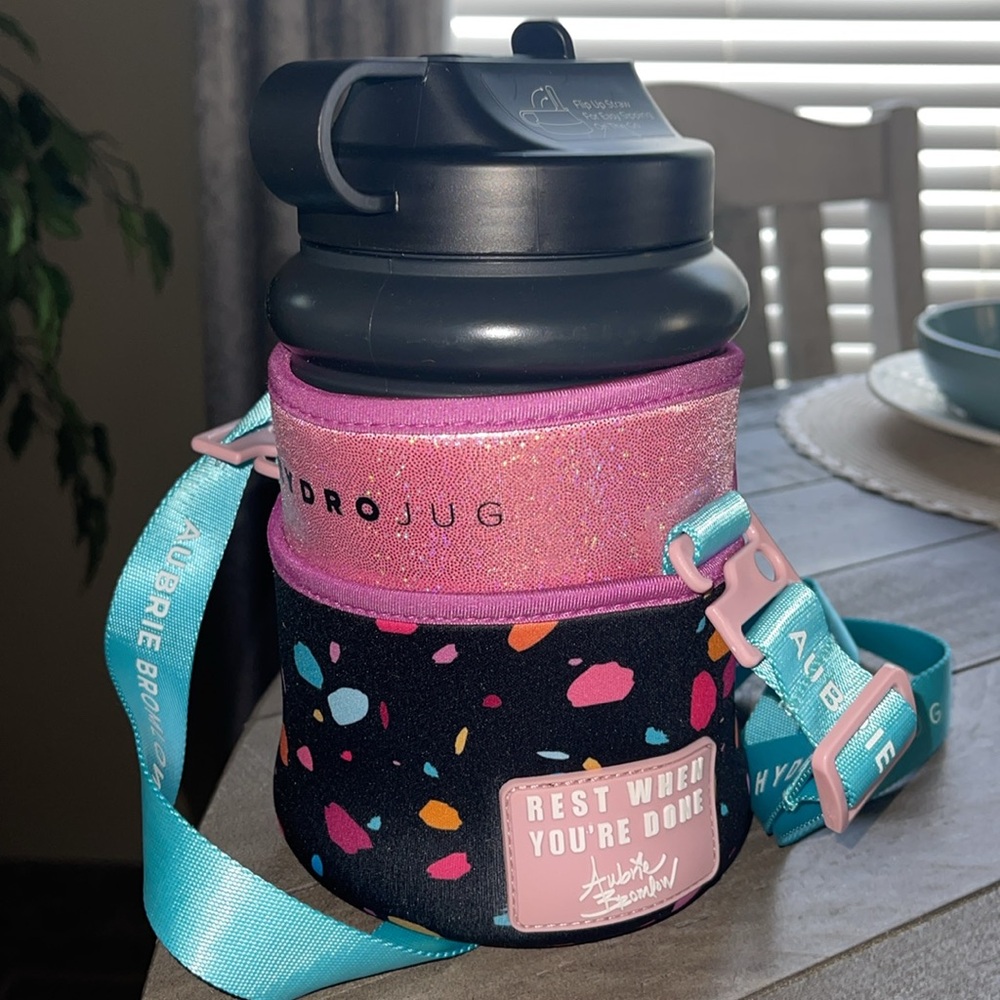 Aubrei Bromlow HydroJug with Glittery Pink and Patterned Black Sleeve